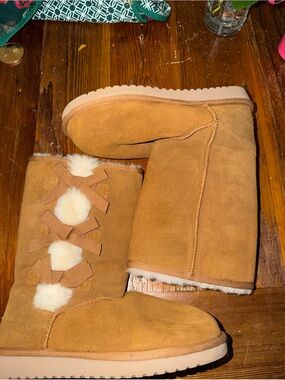 Koolaburra by UGG Tall Sheepskin Bow Boots Women’s Size 9 Chestnut